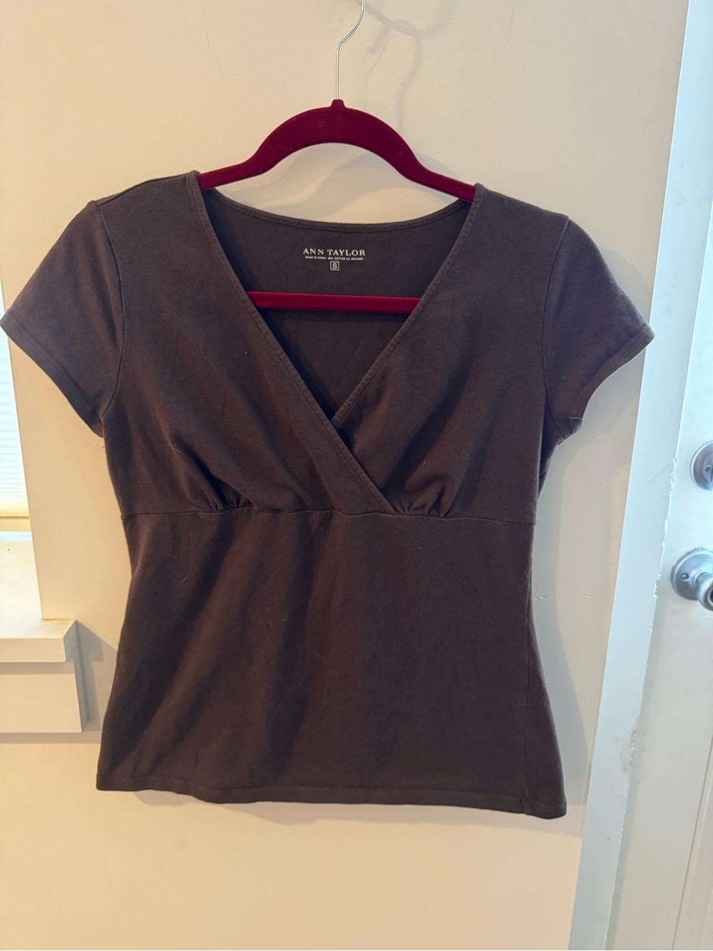 Ann Taylor Brown V-Neck Short Sleeve Wrap-Style Top
